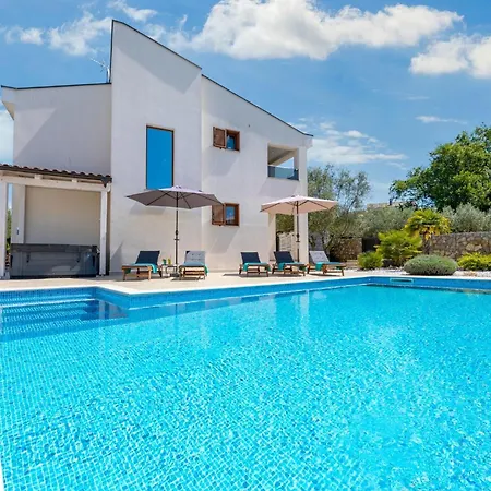 Luxury With A Swimming Pool Kremenici, Krk - 25986 Malinska