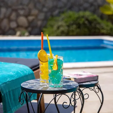 Luxury With A Swimming Pool Kremenici, Krk - 25986 * Malinska