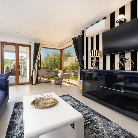 Villa Luxury With A Swimming Pool Kremenici, Krk - 25986 *