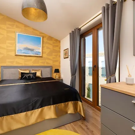 Luxury With A Swimming Pool Kremenici, Krk - 25986