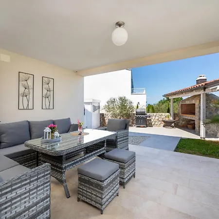 Villa Luxury With A Swimming Pool Kremenici, Krk - 25986 *