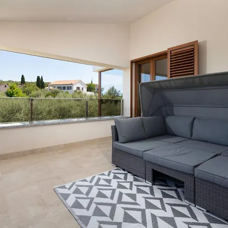 Luxury With A Swimming Pool Kremenici, Krk - 25986 Villa